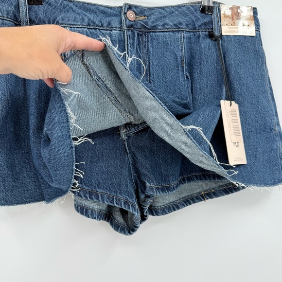 Sincerely Jules Low Rise Pleated Skort Denim Shorts Size 11/30 - Picture 7 of 11